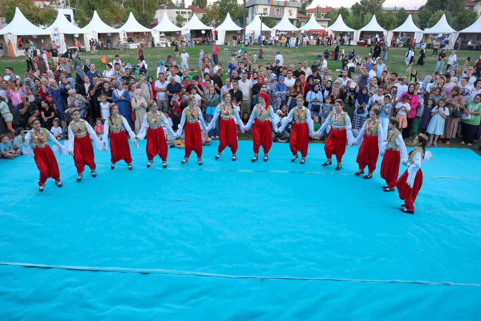 Hemşehri buluşmalarına unutulmaz başlangıç: Rumeli-Balkan rüzgarı Millet Bahçesi’nde esti
