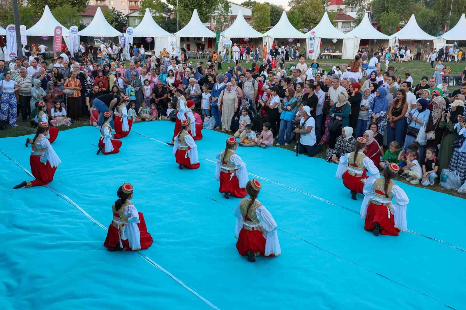 Hemşehri buluşmalarına unutulmaz başlangıç: Rumeli-Balkan rüzgarı Millet Bahçesi’nde esti
