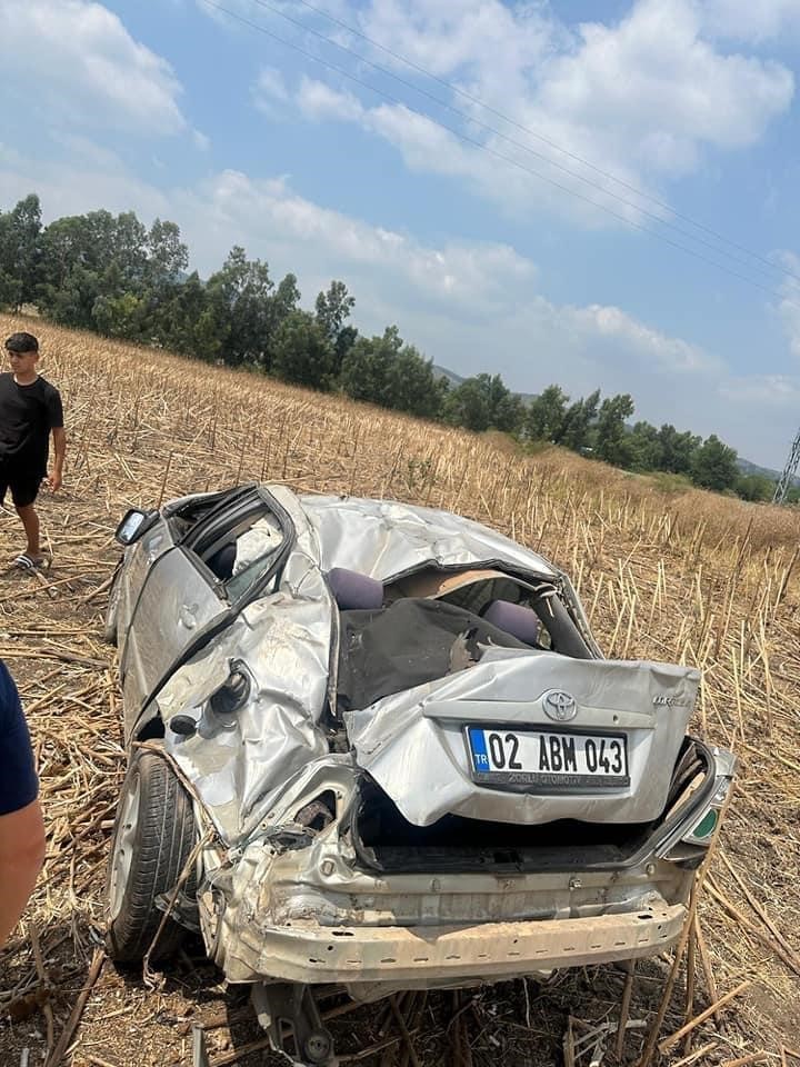 Osmaniye’de otomobil tarlaya uçtu: 2 yaralı
