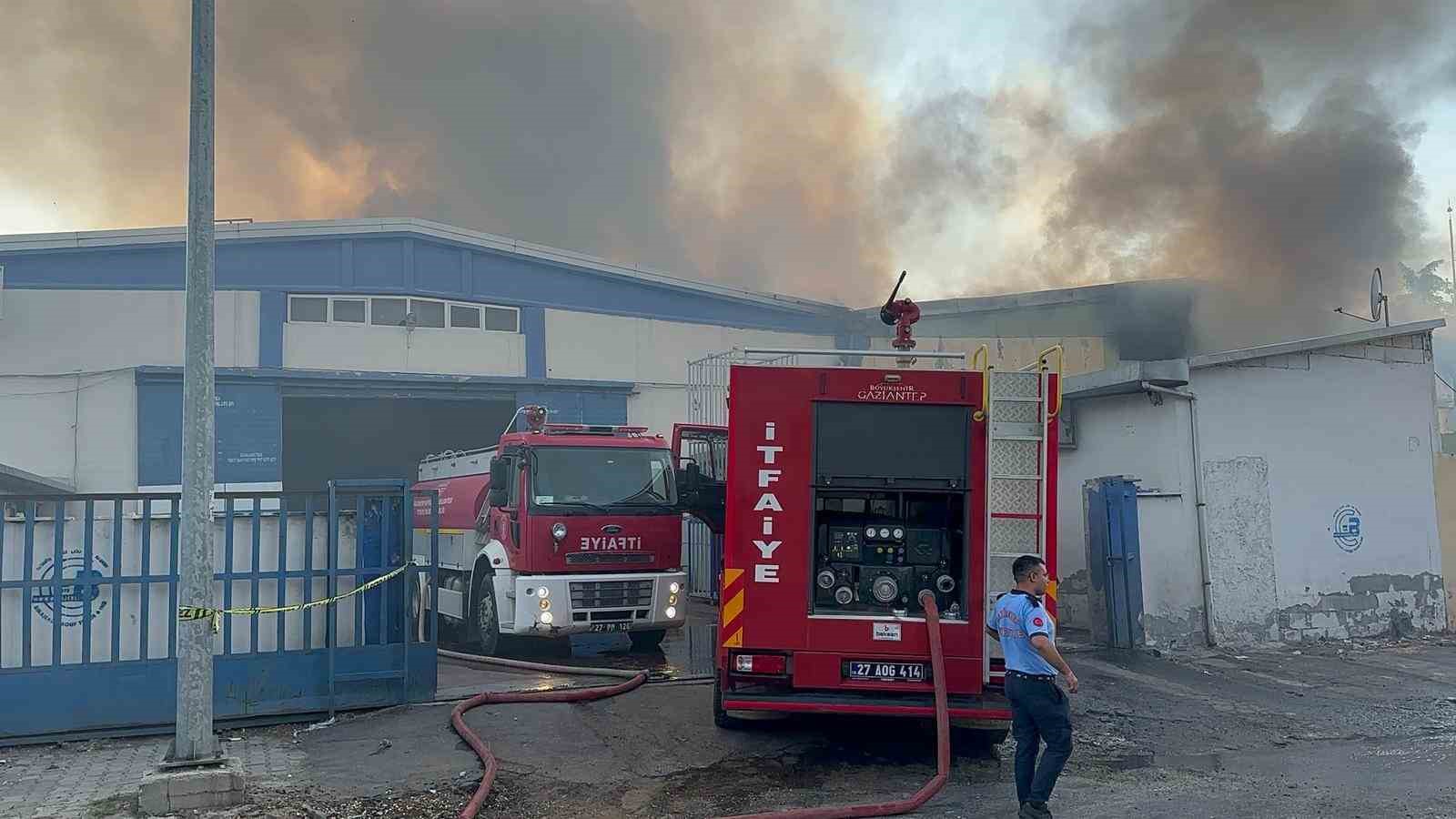 Gaziantep’te elyaf fabrikasında korkutan yangın
