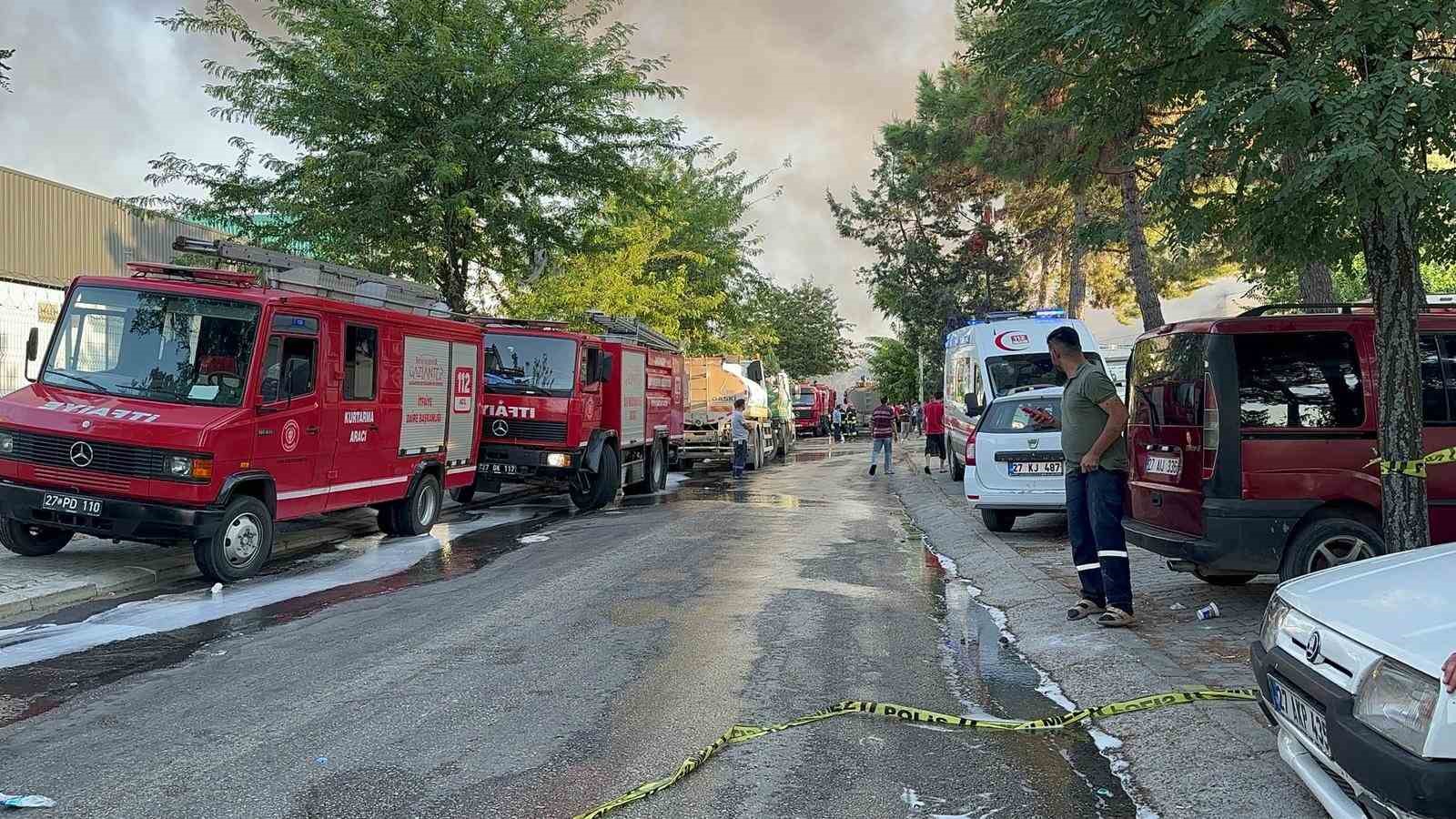 Gaziantep’te elyaf fabrikasında korkutan yangın
