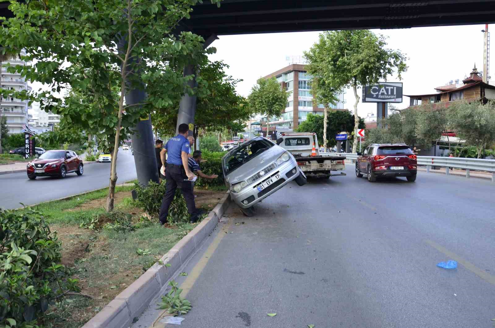 Takla atan otomobilin sürücüsü yaralandı
