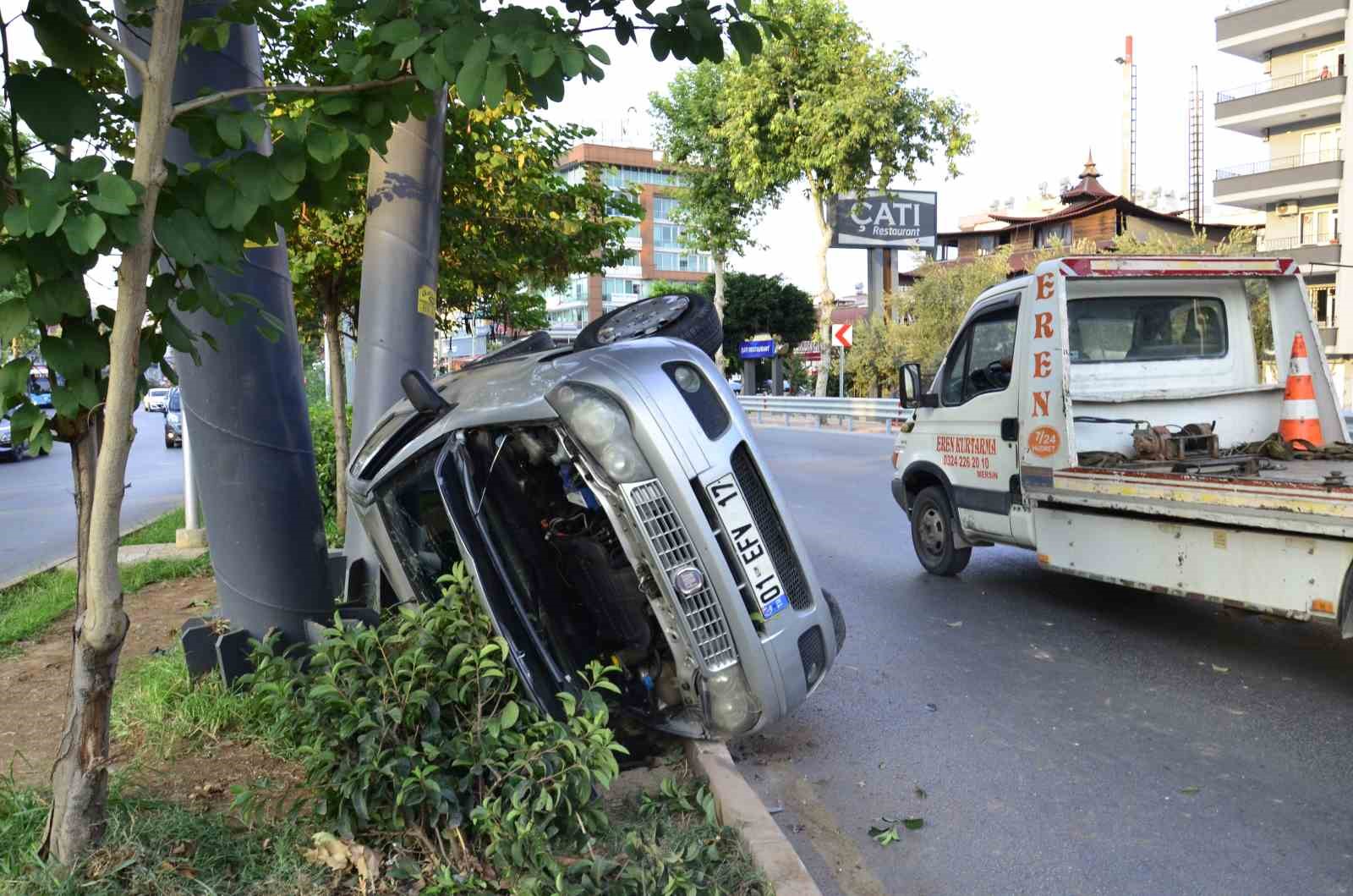 Takla atan otomobilin sürücüsü yaralandı
