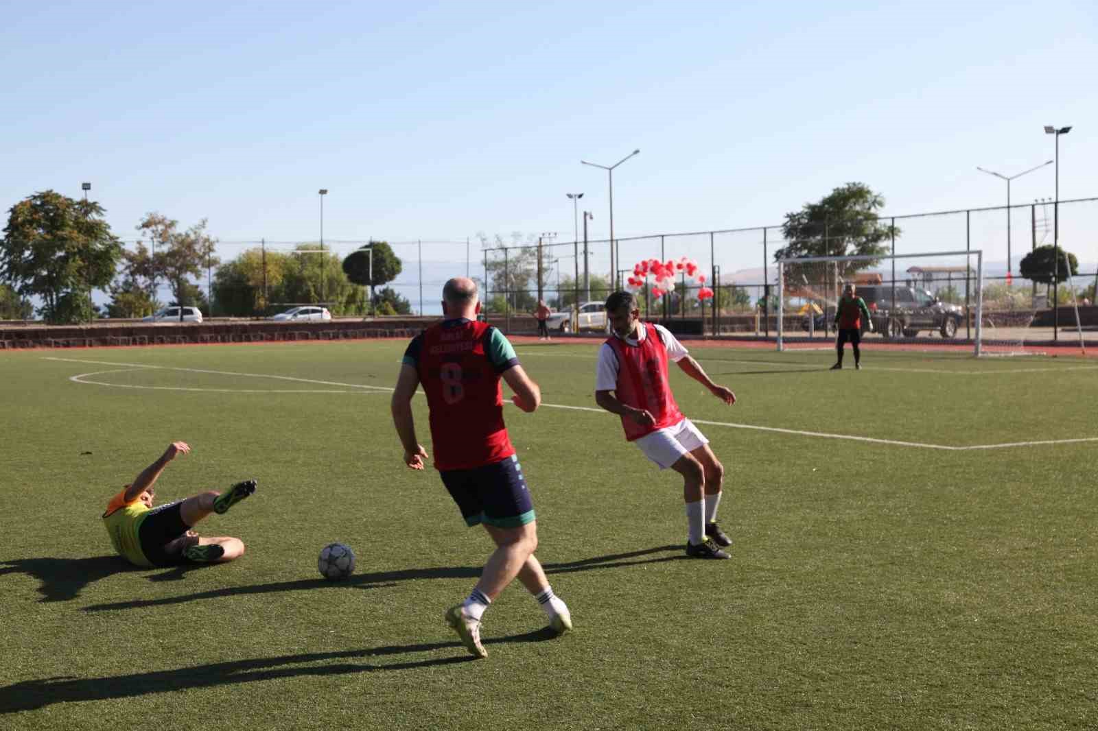 Ahlat’ta ‘Geleneksel 4. Şöhretler Turnuvası’ başladı
