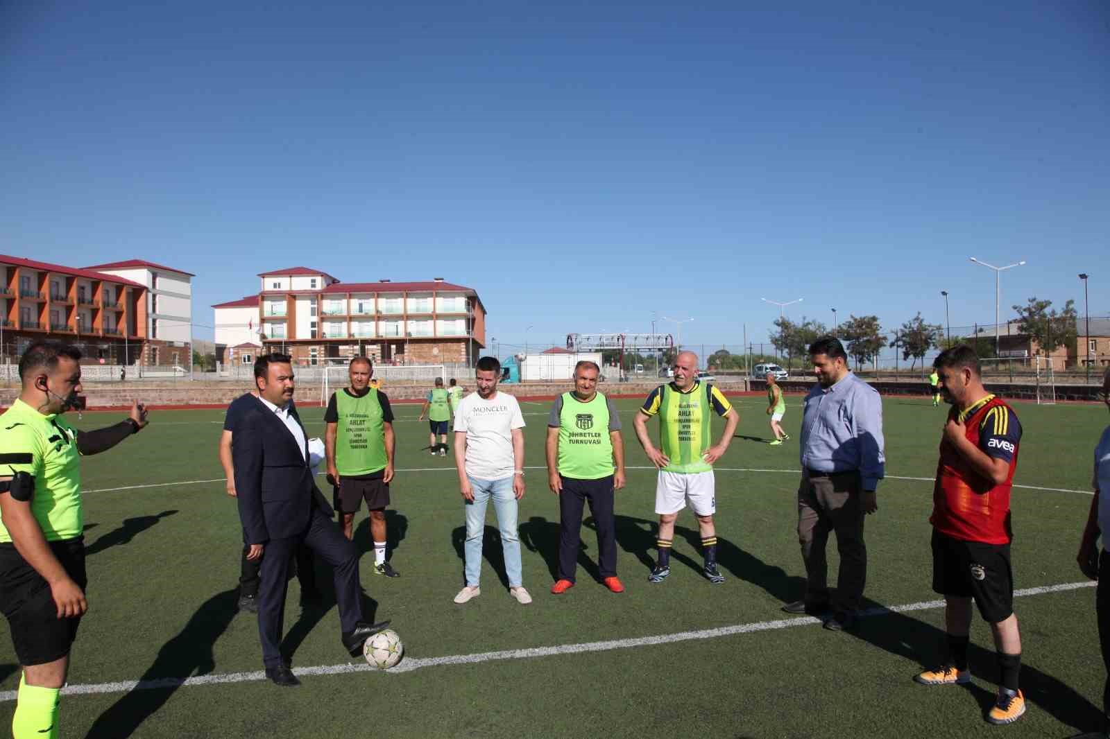 Ahlat’ta ‘Geleneksel 4. Şöhretler Turnuvası’ başladı
