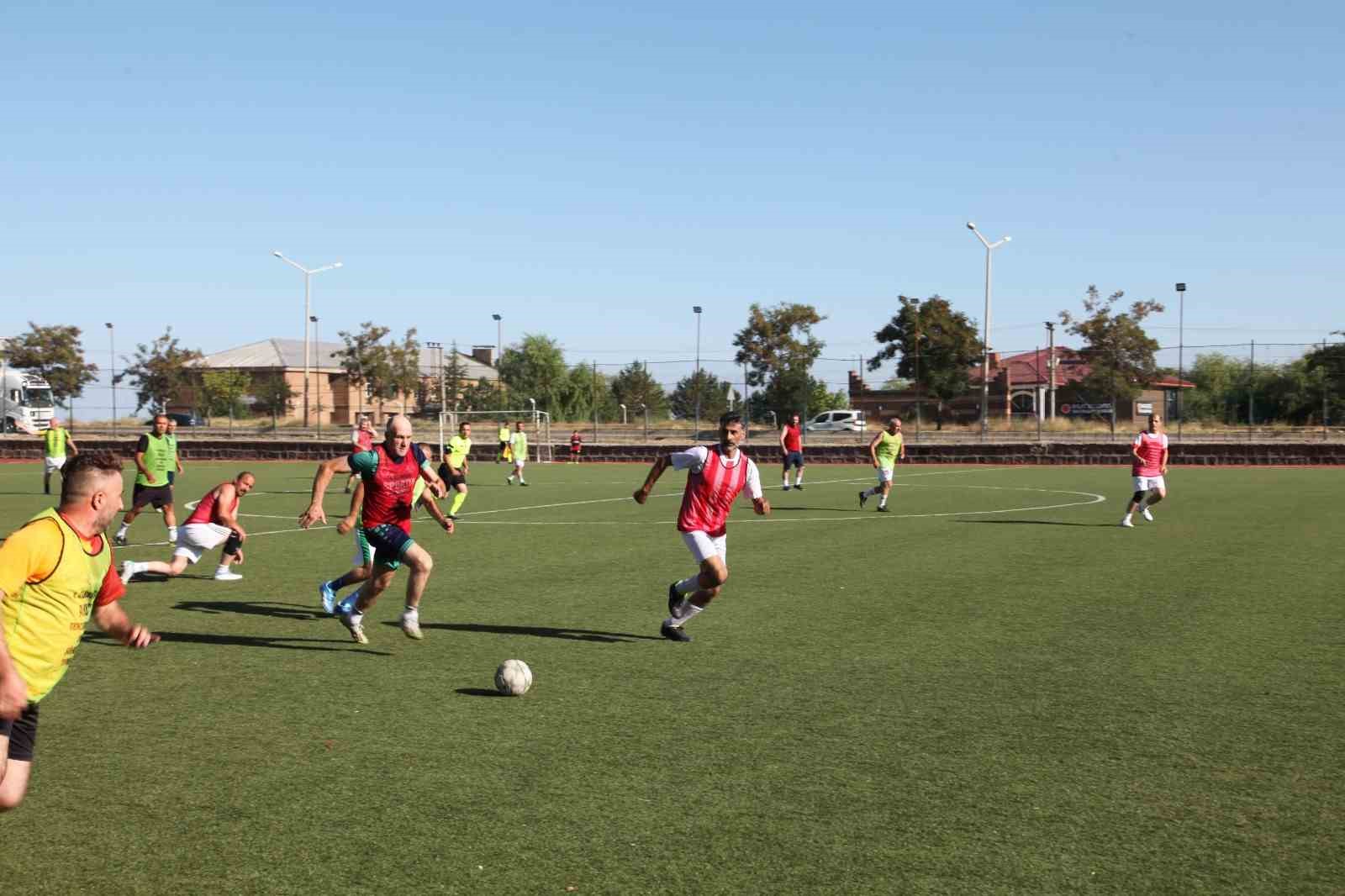 Ahlat’ta ‘Geleneksel 4. Şöhretler Turnuvası’ başladı
