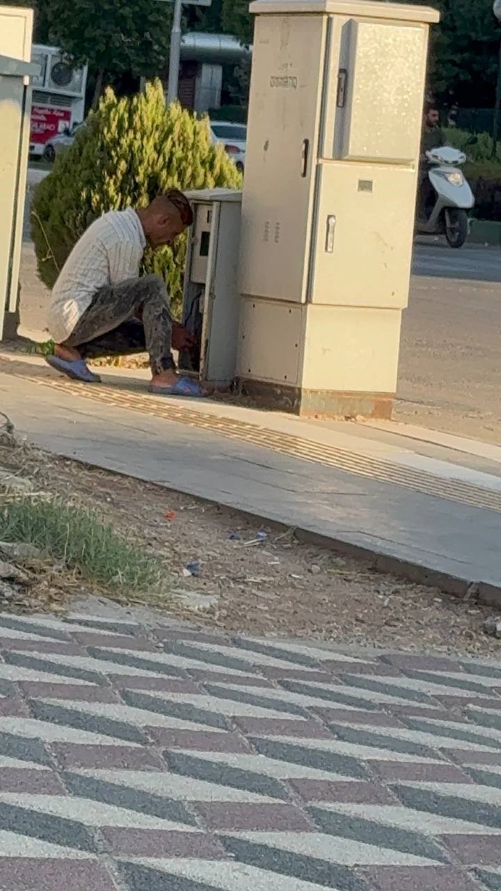 Kablo hırsızı kameraya yakalandı
