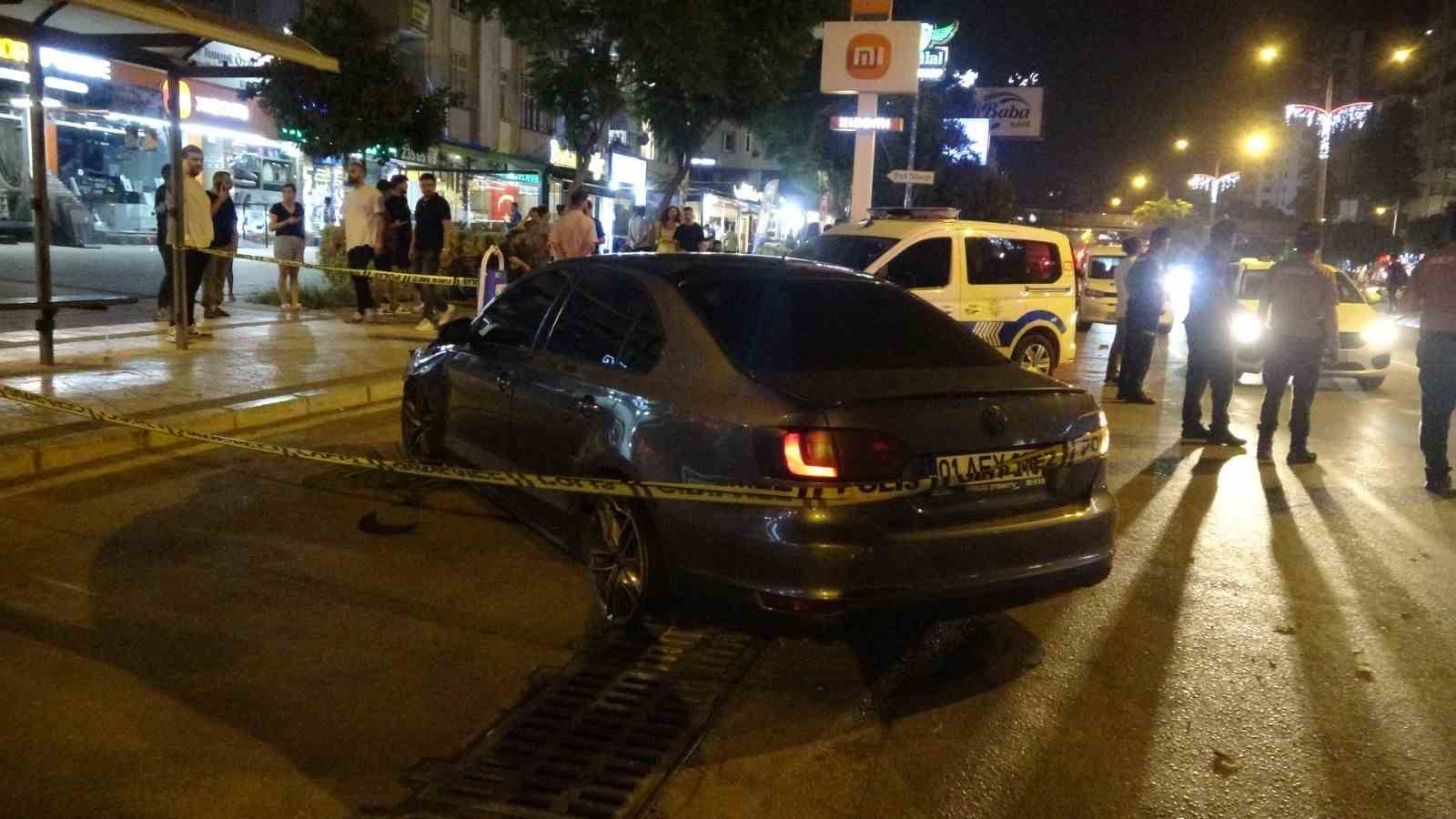 Yolun karşısına geçmek için beklerken otomobilin çarptığı kadın öldü
