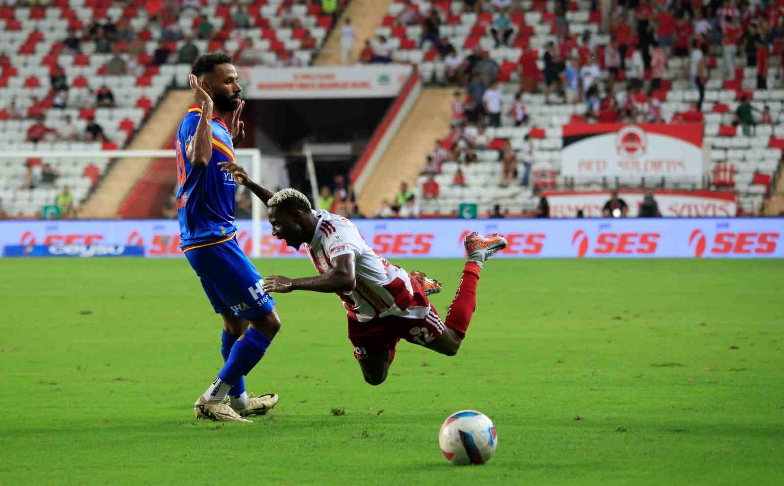 Trendyol Süper Lig: Antalyaspor: 0 - Göztepe: 0 (İlk yarı)
