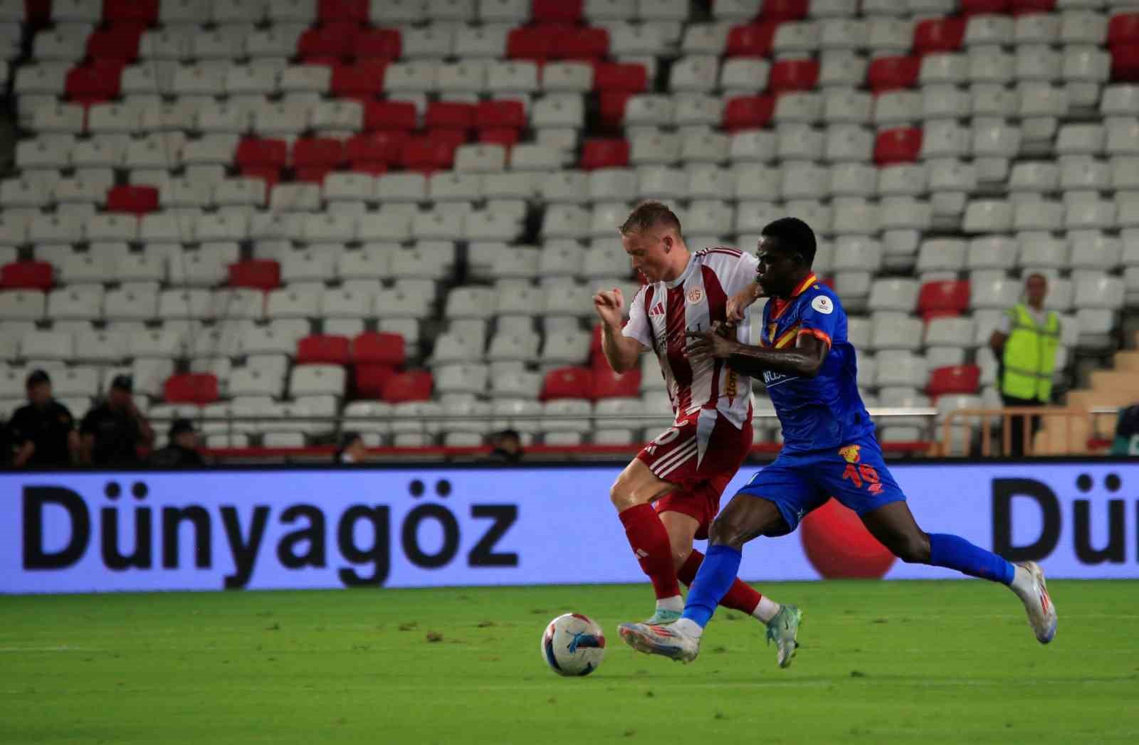 Trendyol Süper Lig: Antalyaspor: 0 - Göztepe: 0 (İlk yarı)
