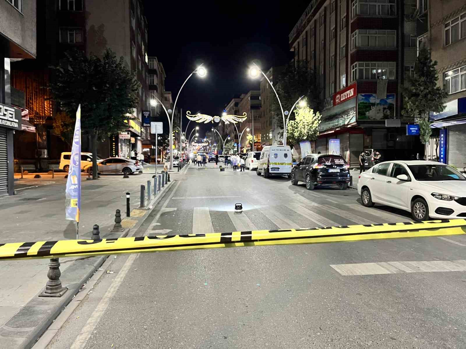 Sultangazi’de silahlı saldırı: 1 ölü, 4 yaralı
