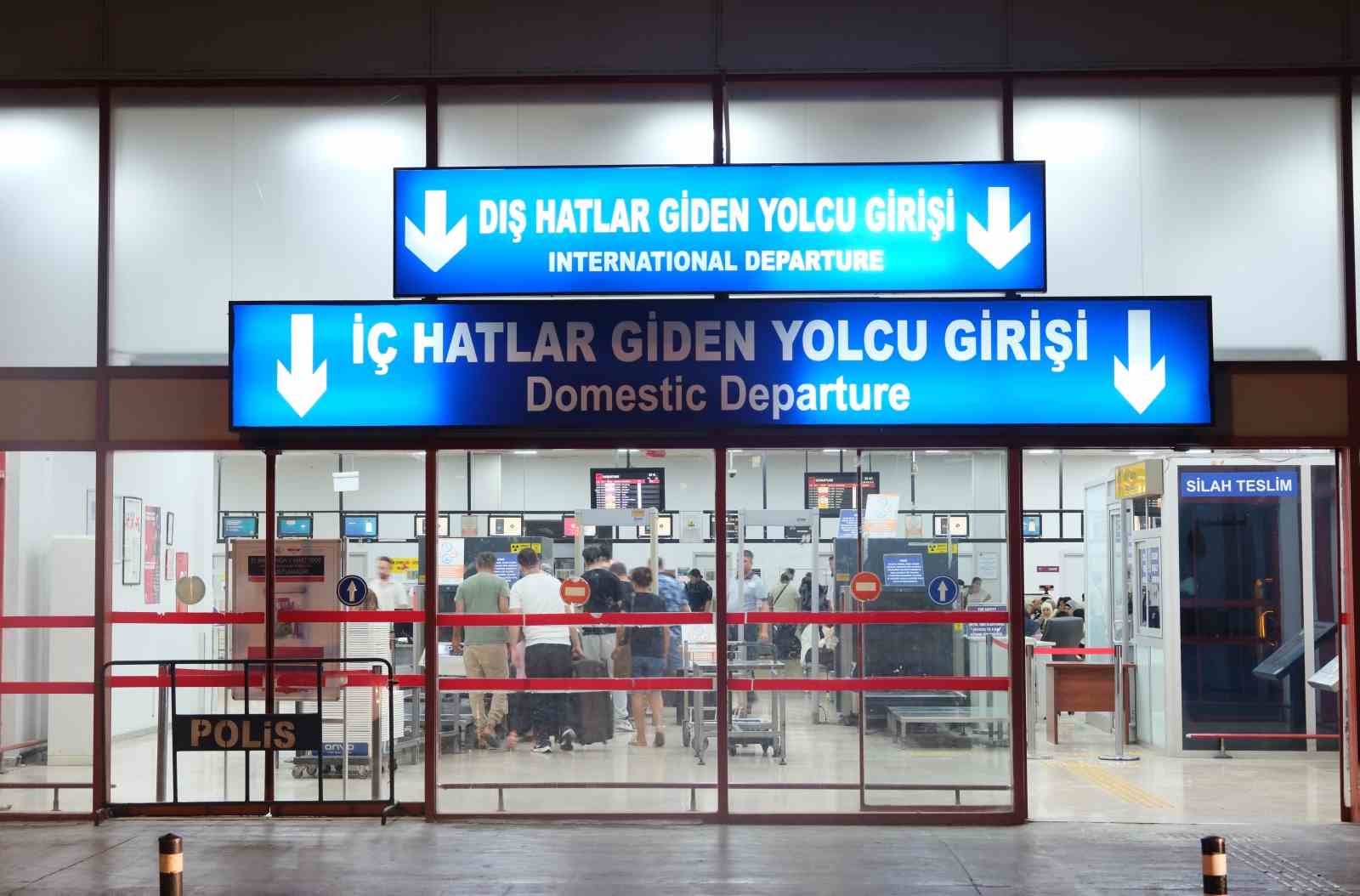 Adana Havalimanı’nda taşınma işlemleri başladı
