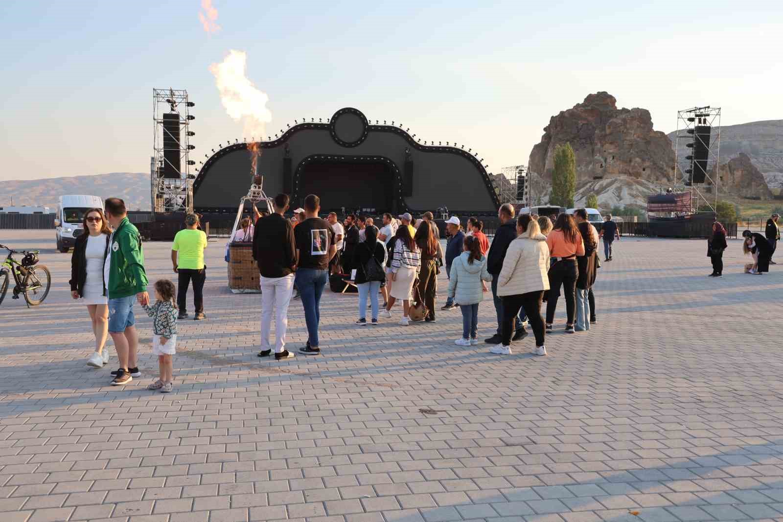 Kapadokya’da görsel şölene rüzgar engeli: Yeryüzü doldu, gökyüzü boş kaldı
