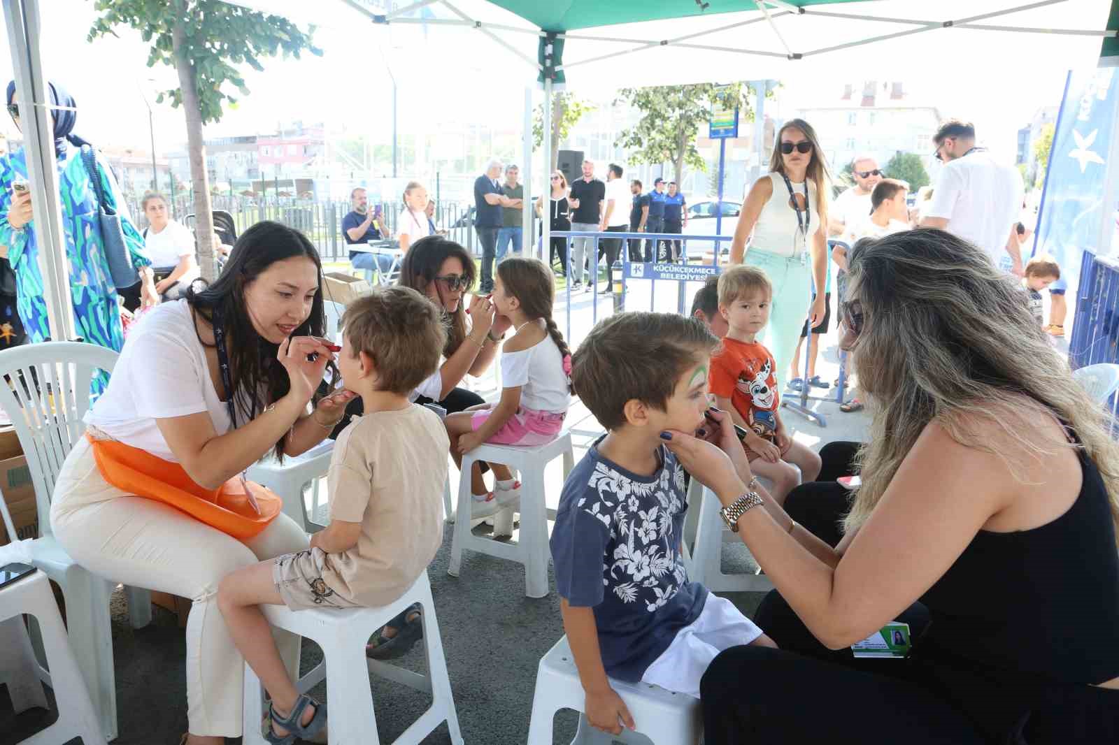 Küçükçekmece Belediyesi 18 mahallede yüzlerce çocuğu oyunla buluşturdu
