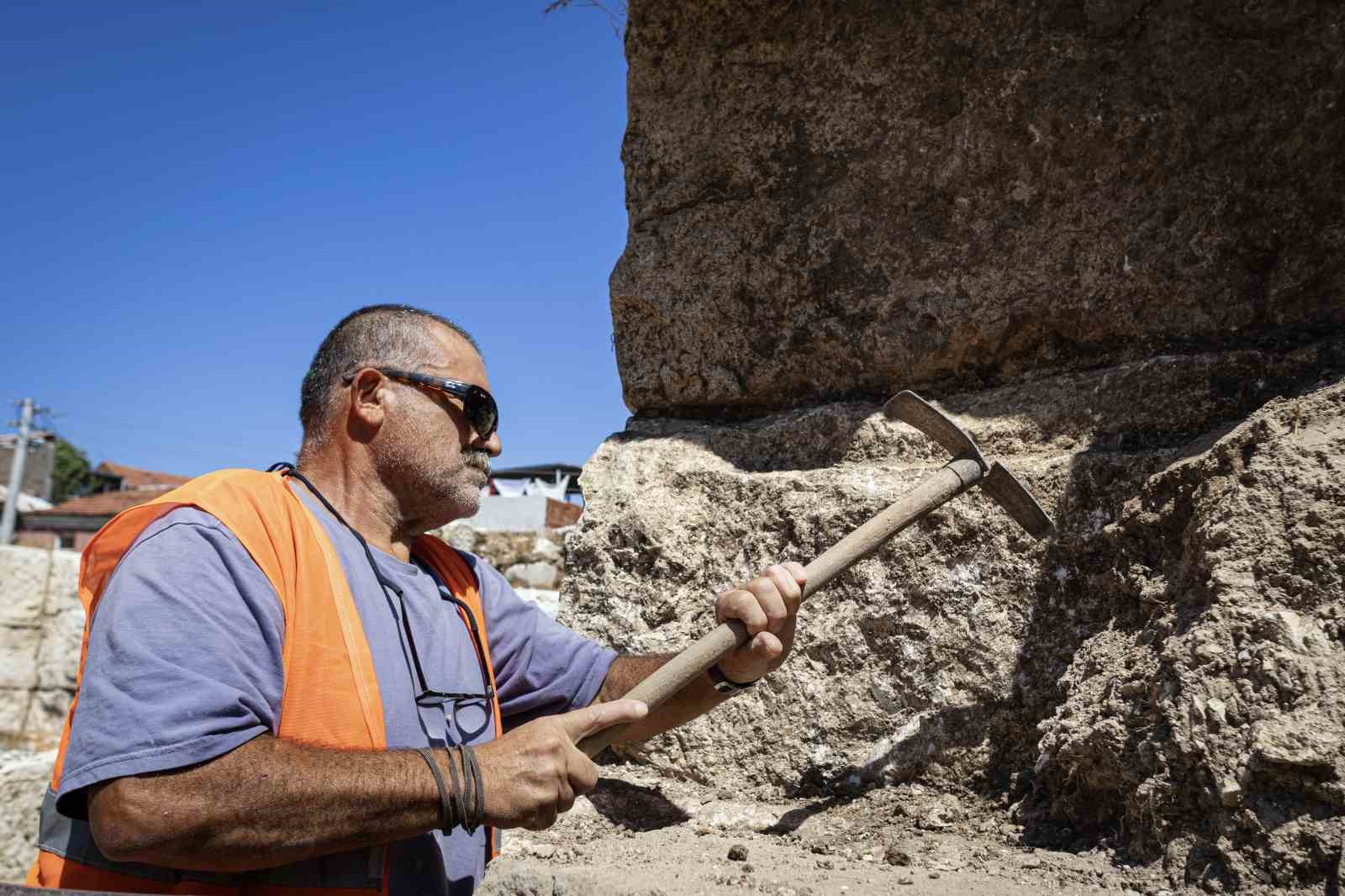 Smyrna Tiyatrosu kazıldıkça tarih fışkırıyor: İzmir’in ikinci Efes’i olacak
