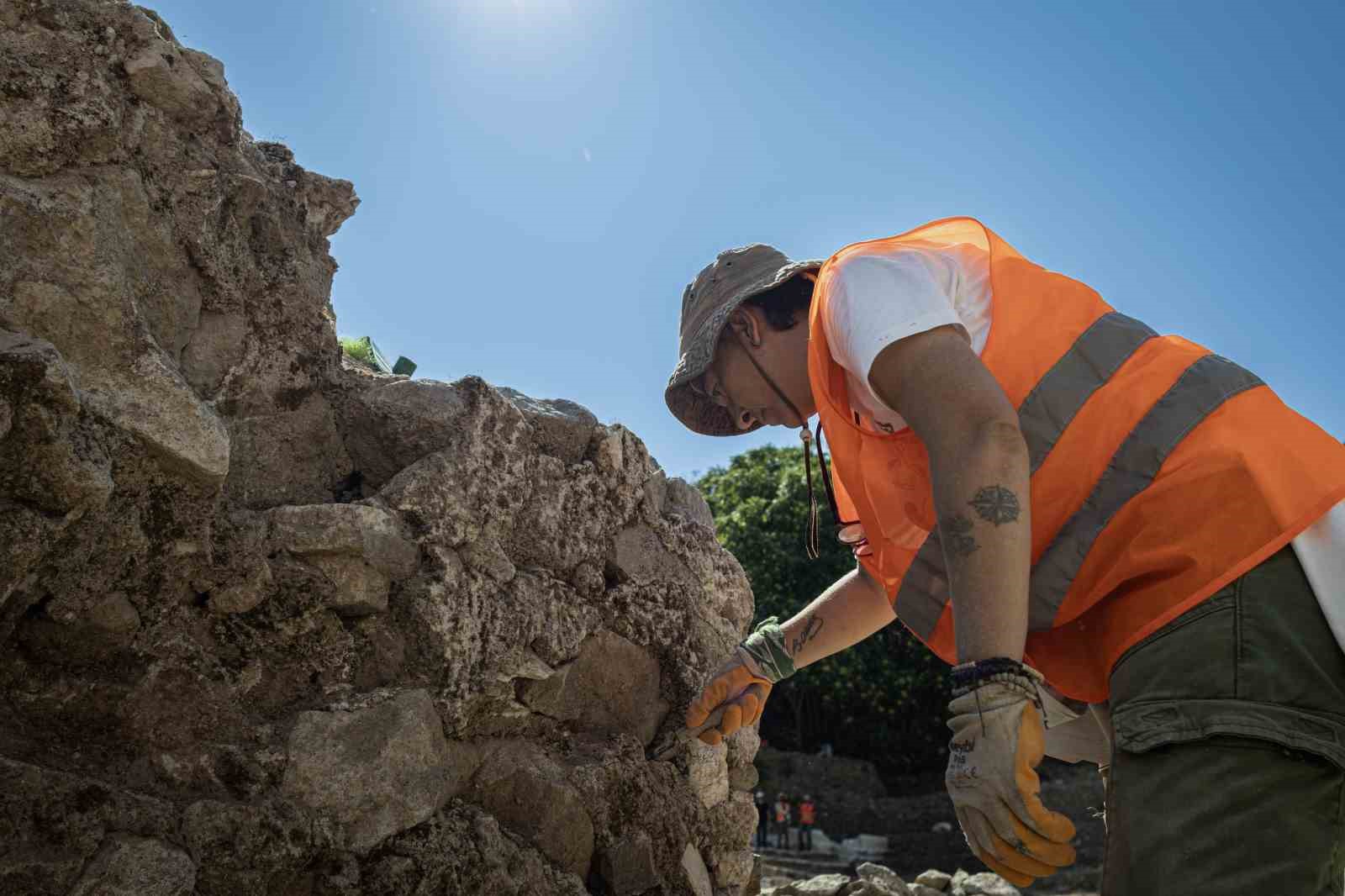 Smyrna Tiyatrosu kazıldıkça tarih fışkırıyor: İzmir’in ikinci Efes’i olacak
