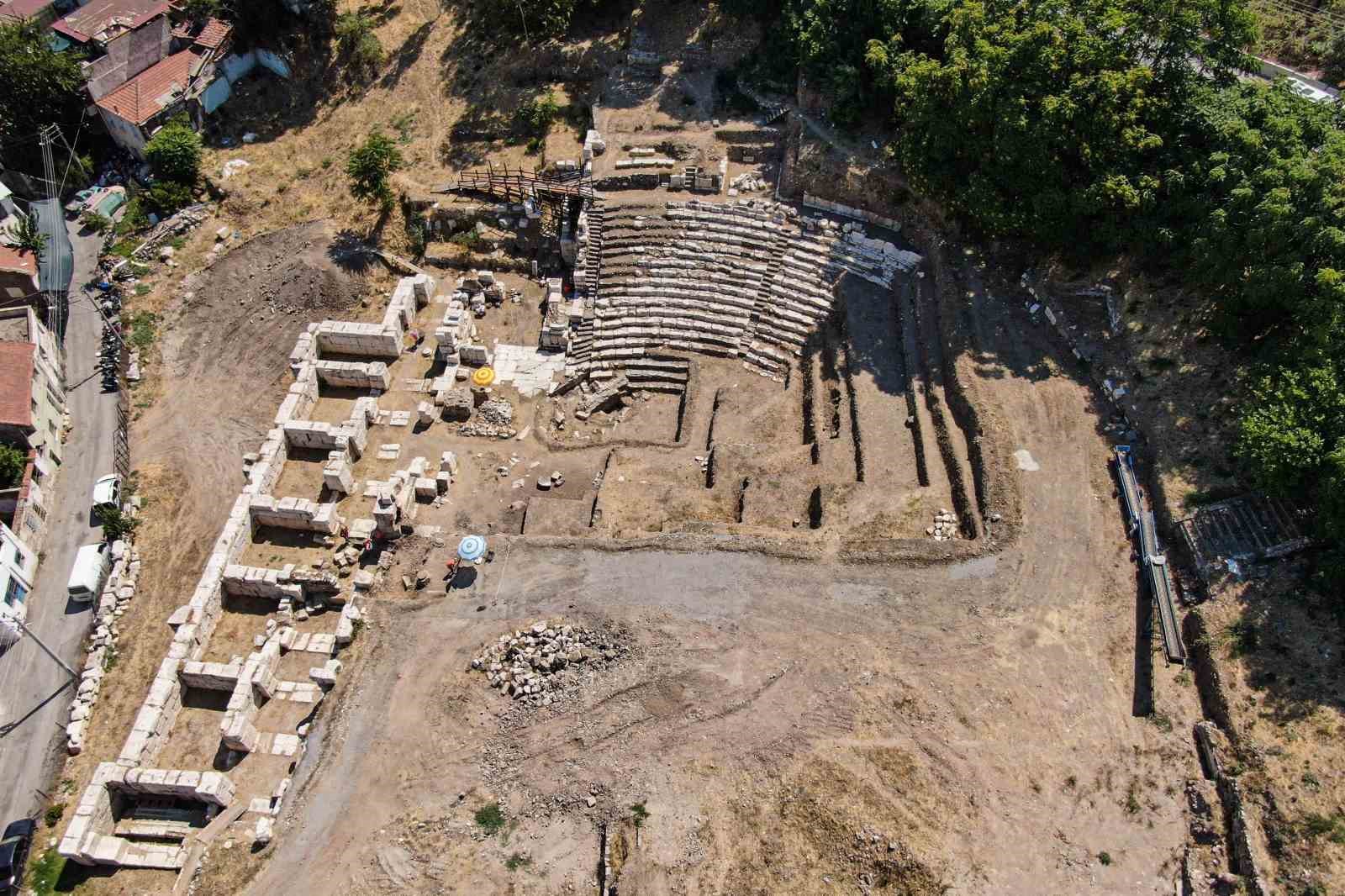 Smyrna Tiyatrosu kazıldıkça tarih fışkırıyor: İzmir’in ikinci Efes’i olacak
