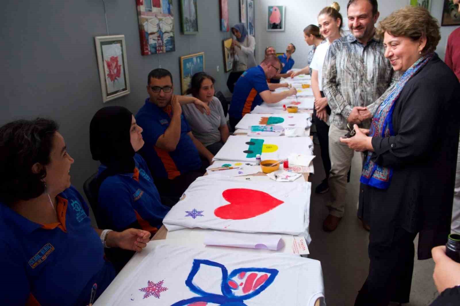 Sanat atölyeleri çocukların yazına renk katıyor
