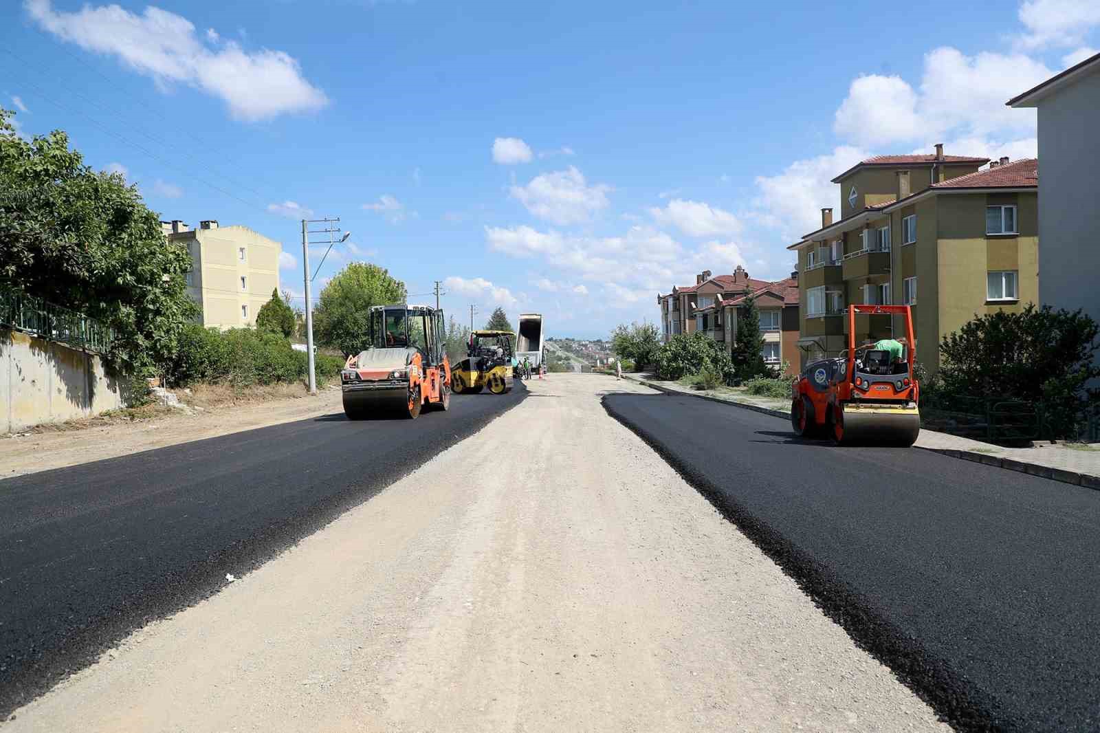 Büyükşehir caddeleri yeni yüzüne kavuşturuyor
