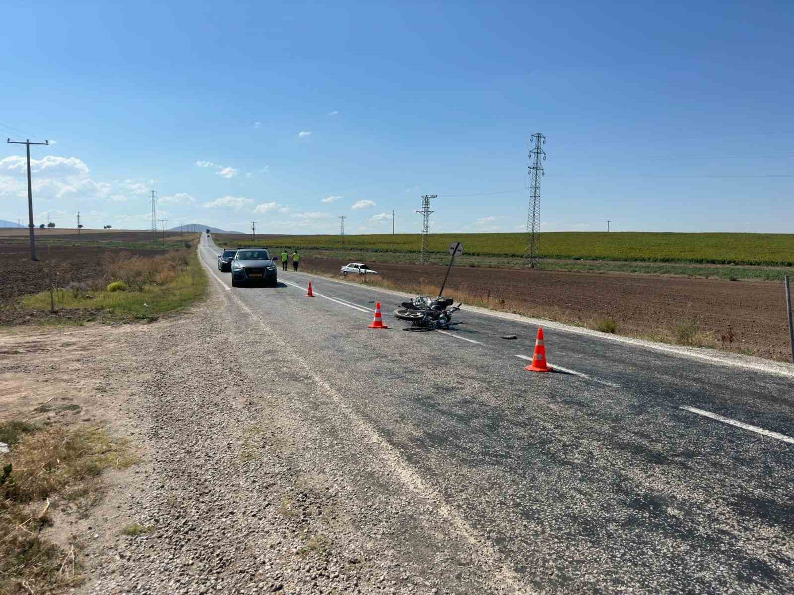 Otomobille motosikletin çarpıştığı kazada sürücüler yaralandı
