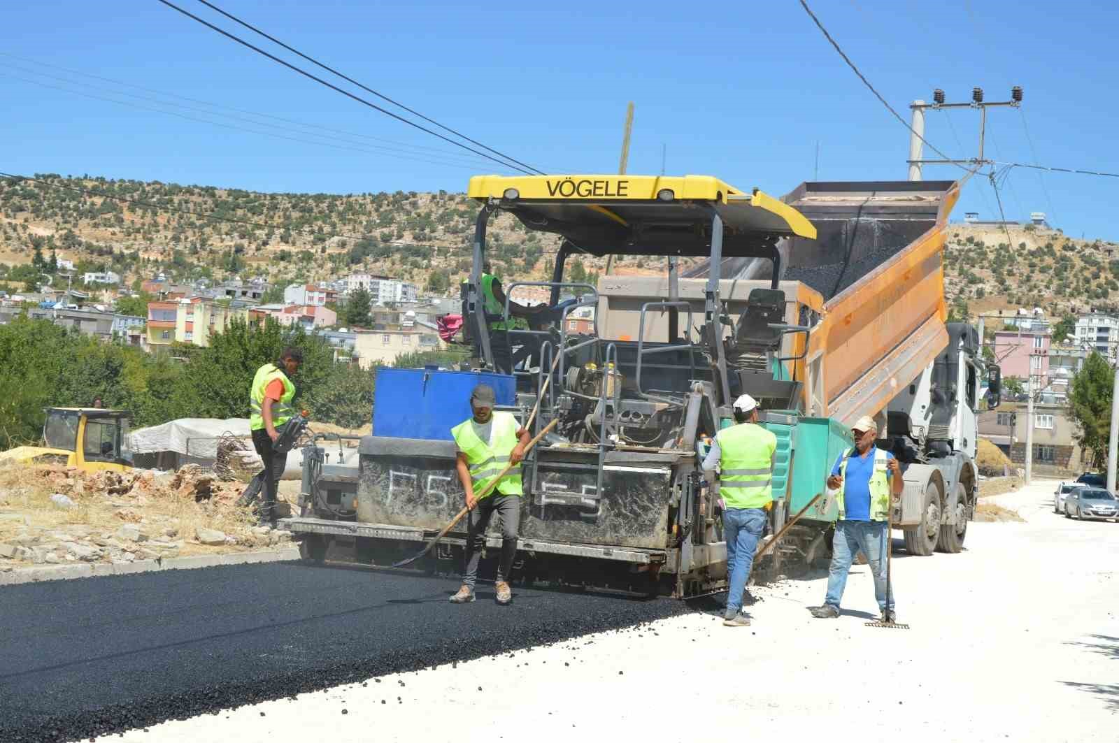 Dicle ilçesinde yollar asfaltlandı
