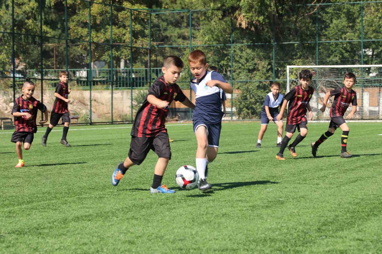 Odunpazarı’nın minik futbolcularının Eskişehirspor heyecanı
