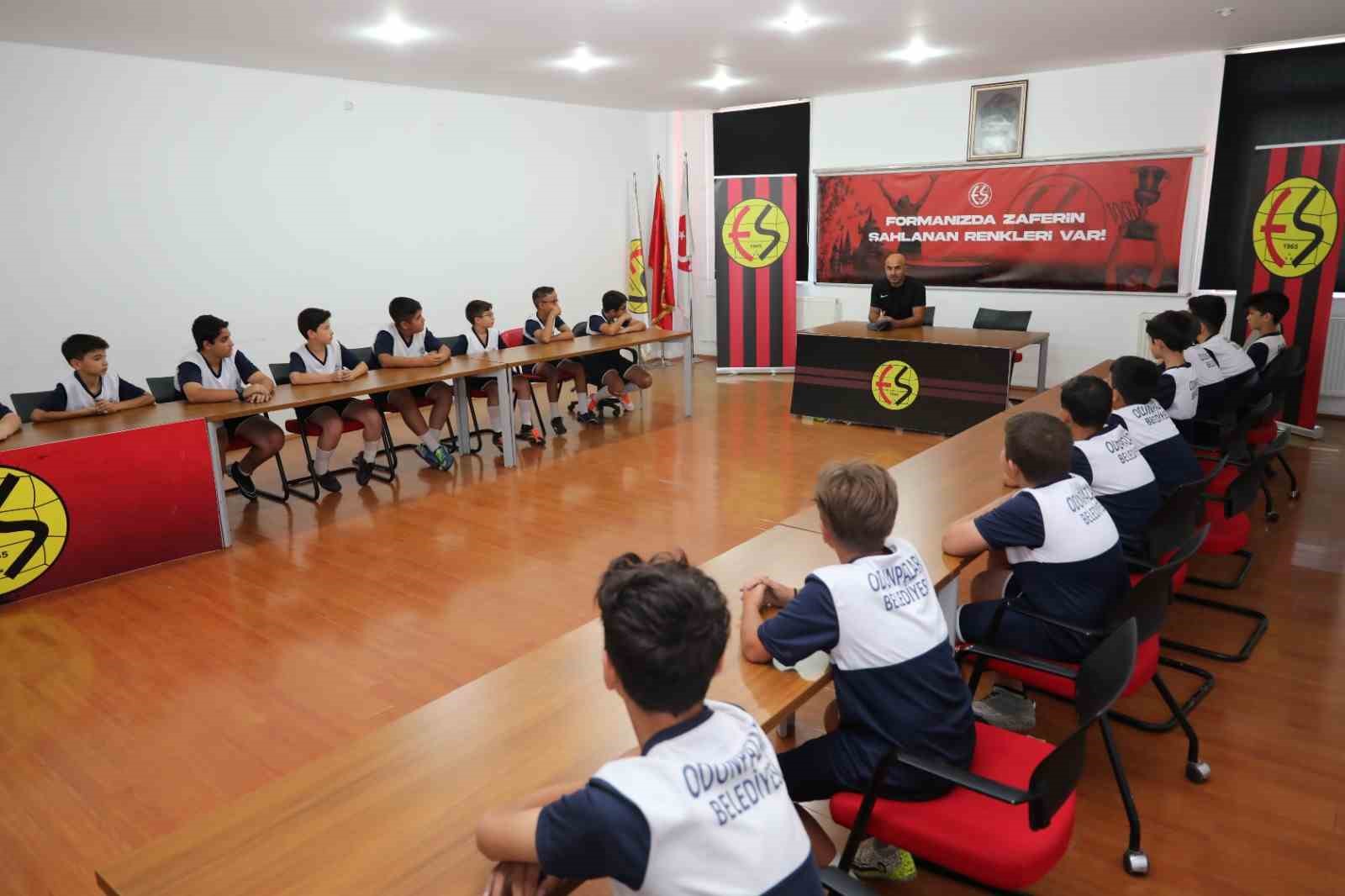 Odunpazarı’nın minik futbolcularının Eskişehirspor heyecanı
