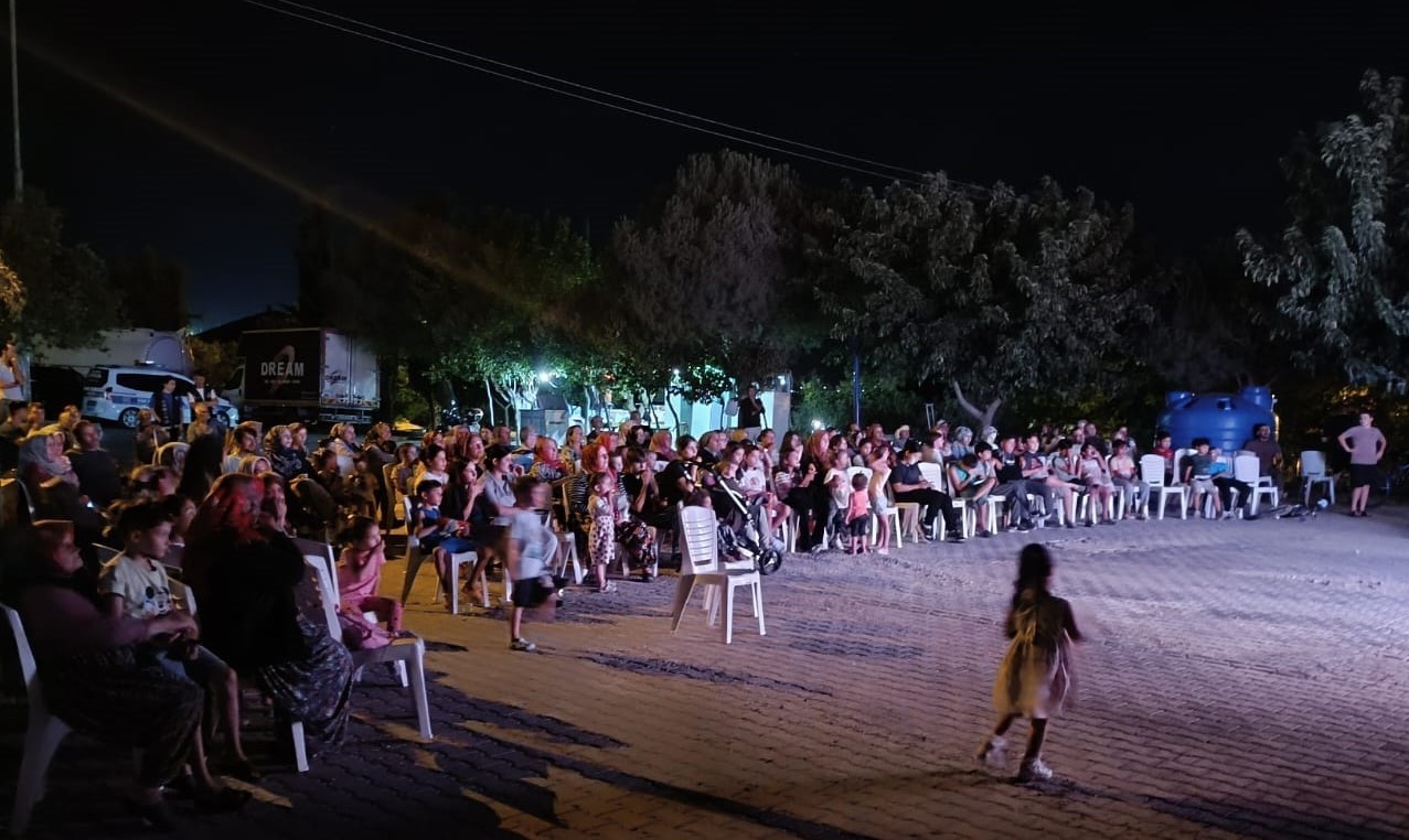 Açık hava sinema günlerinin ikinci durağı Yağcılar oldu
