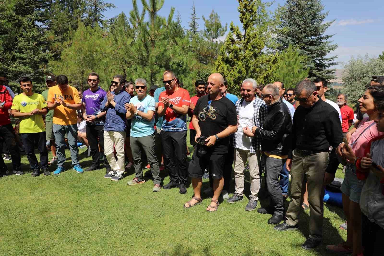 Aladağlar Sky Trail’de derece alan koşucular ödüllerini aldı
