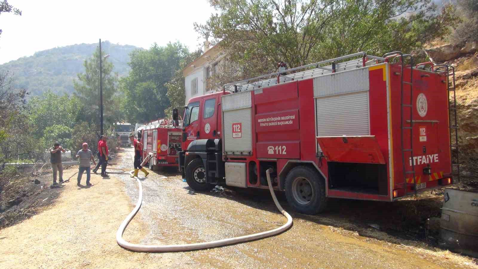 Mersin’de orman yangını, alevler evleri teğet geçti
