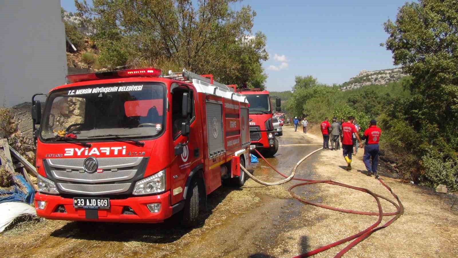 Mersin’de orman yangını, alevler evleri teğet geçti
