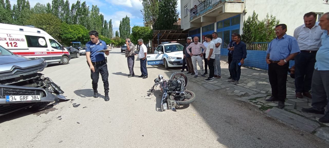 Motorsiklet ile kaza yaptı: Sağlık ekiplerine 