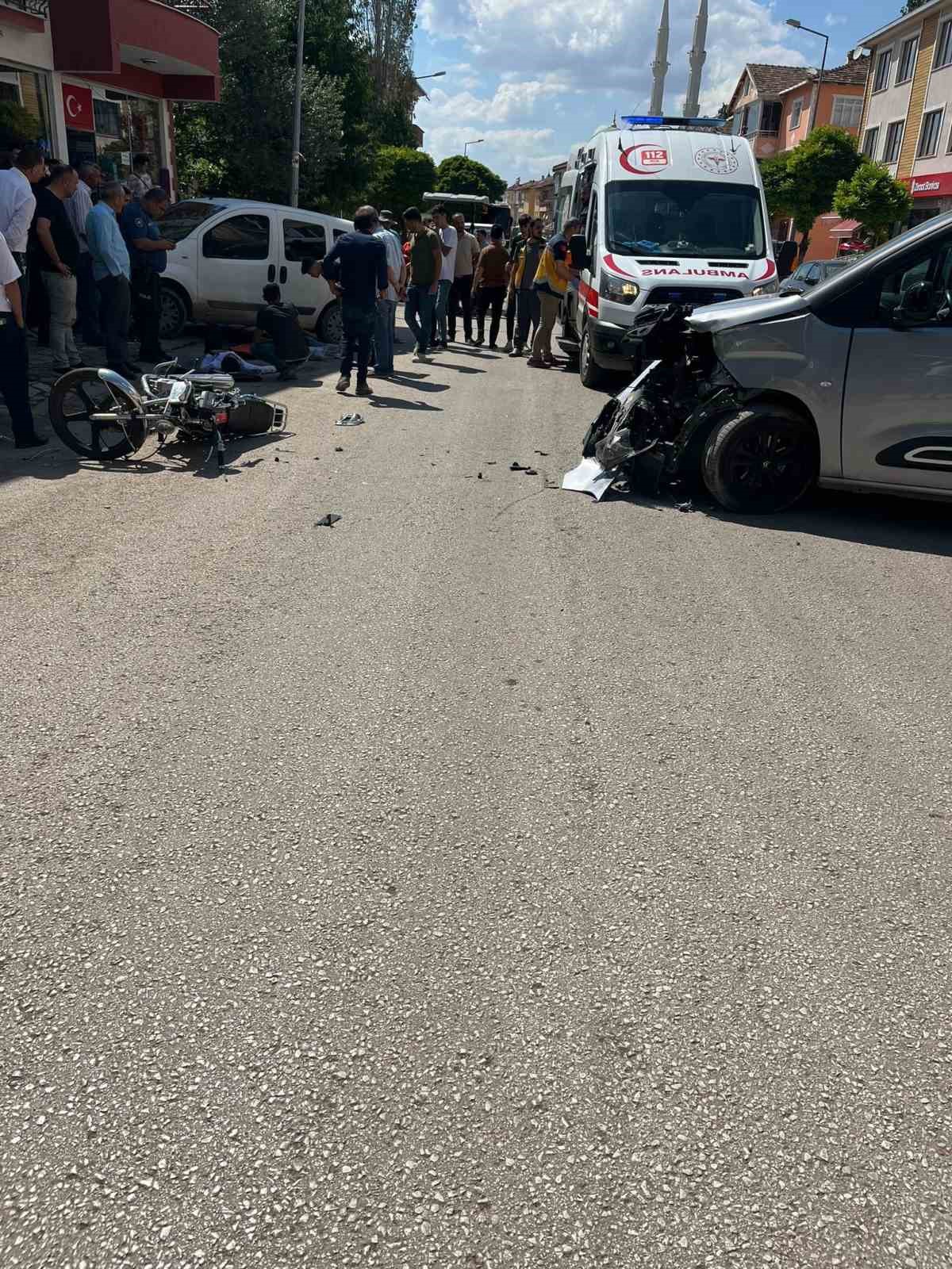 Motorsiklet ile kaza yaptı: Sağlık ekiplerine 