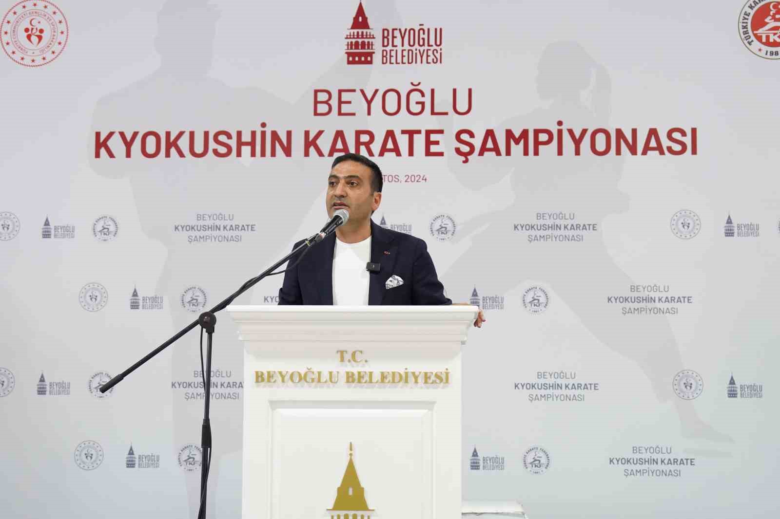 Genç karateciler, Beyoğlu Kyokushin Karate Şampiyonası’nda yarıştı
