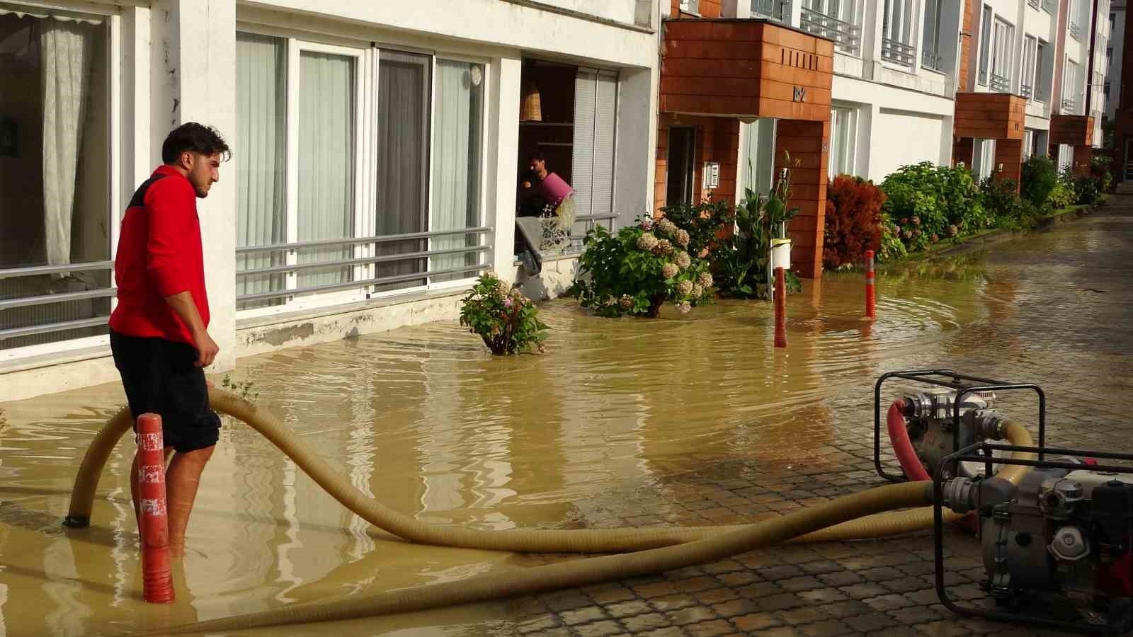 Ordu’da sağanak sonrası evleri su bastı, yol ulaşıma kapandı
