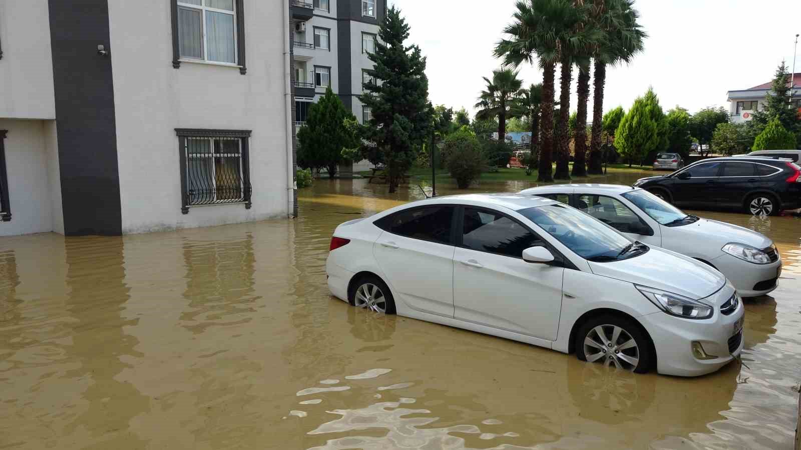 Ordu’da sağanak sonrası evleri su bastı, yol ulaşıma kapandı
