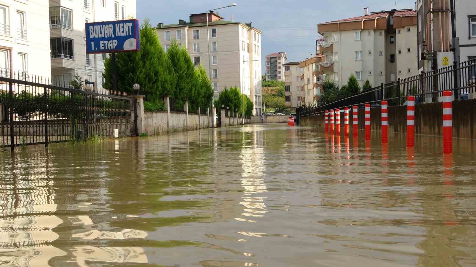 Ordu’da sağanak sonrası evleri su bastı, yol ulaşıma kapandı
