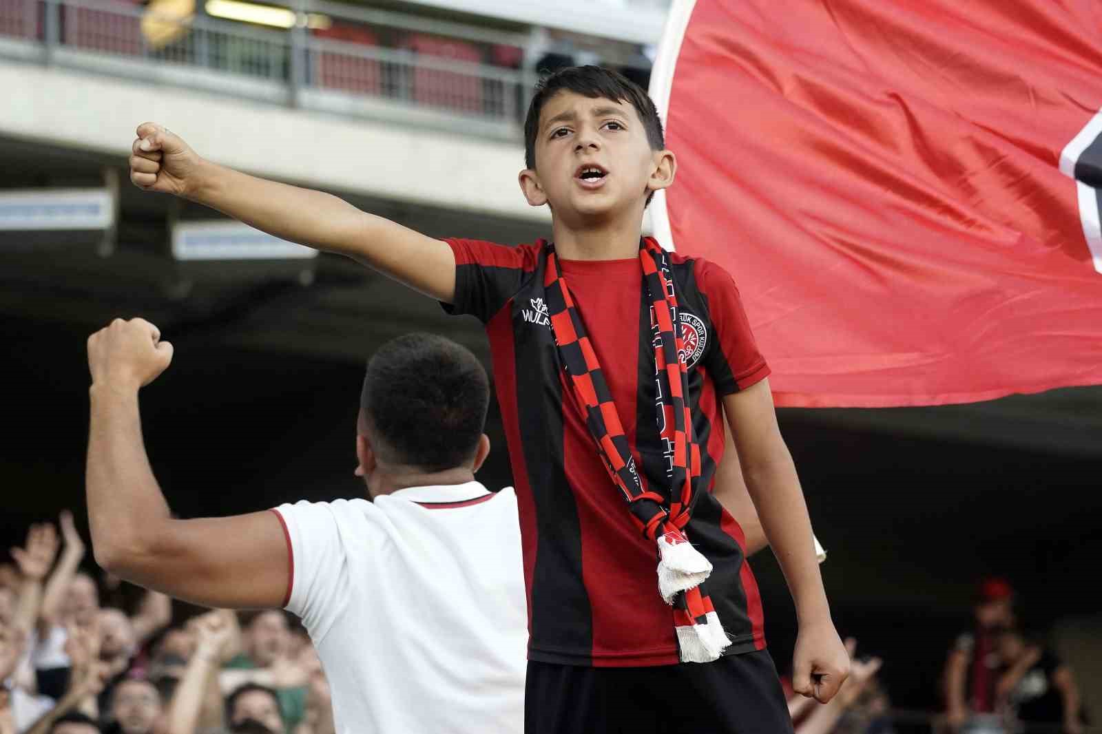 Trendyol 1. Lig: Fatih Karagümrük: 0 - Amed Sportif Faaliyetler: 0 (Maç devam ediyor)
