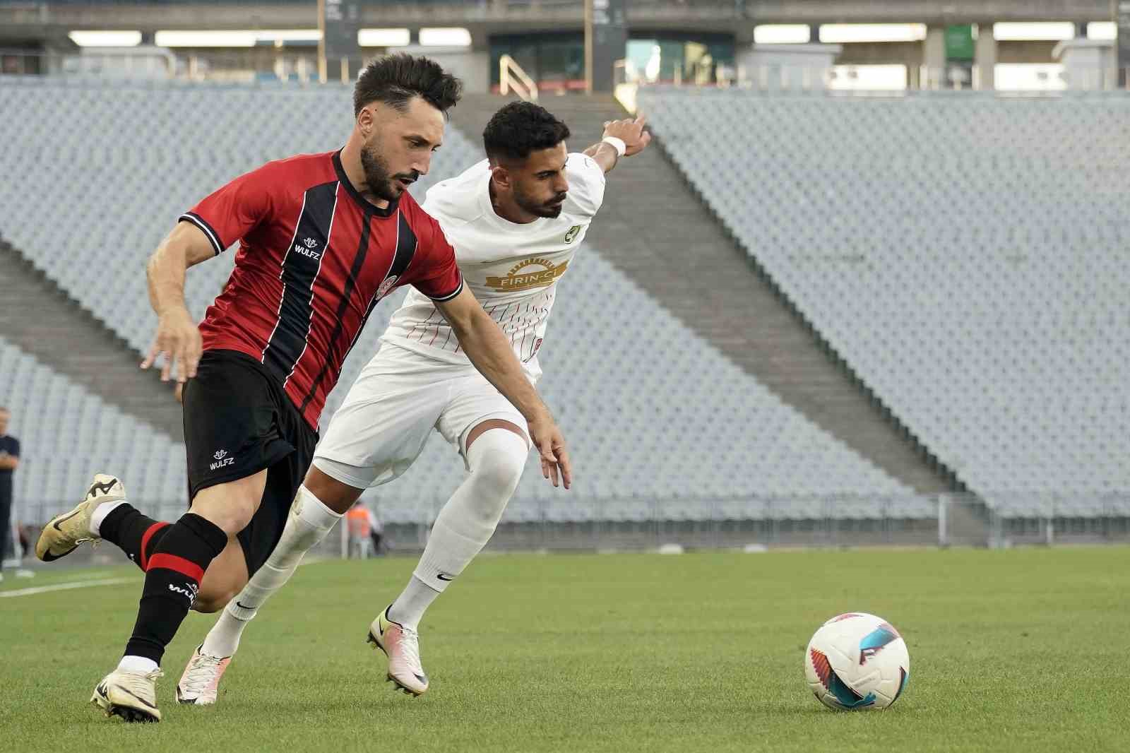 Trendyol 1. Lig: Fatih Karagümrük: 0 - Amed Sportif Faaliyetler: 0 (Maç devam ediyor)
