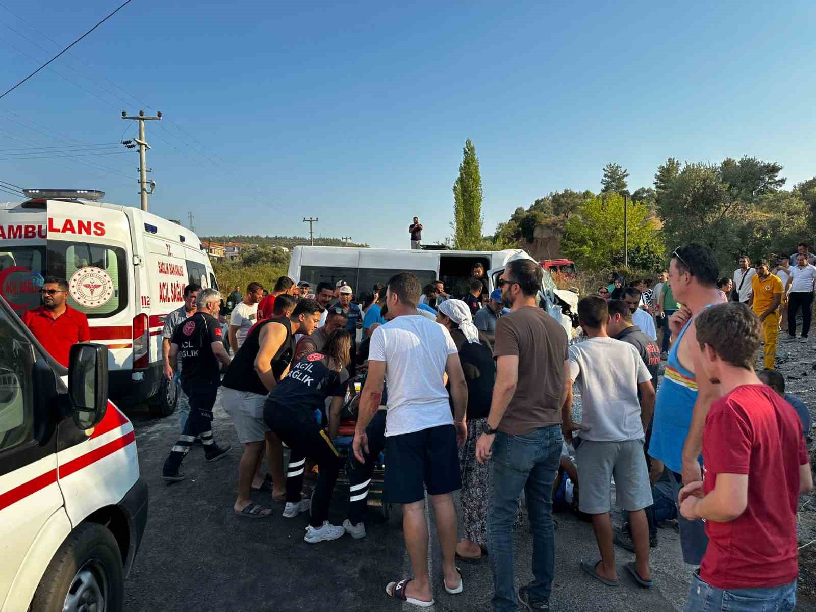 Muğla’da işçi servisi ile itfaiye aracı çarpıştı: 8 yaralı
