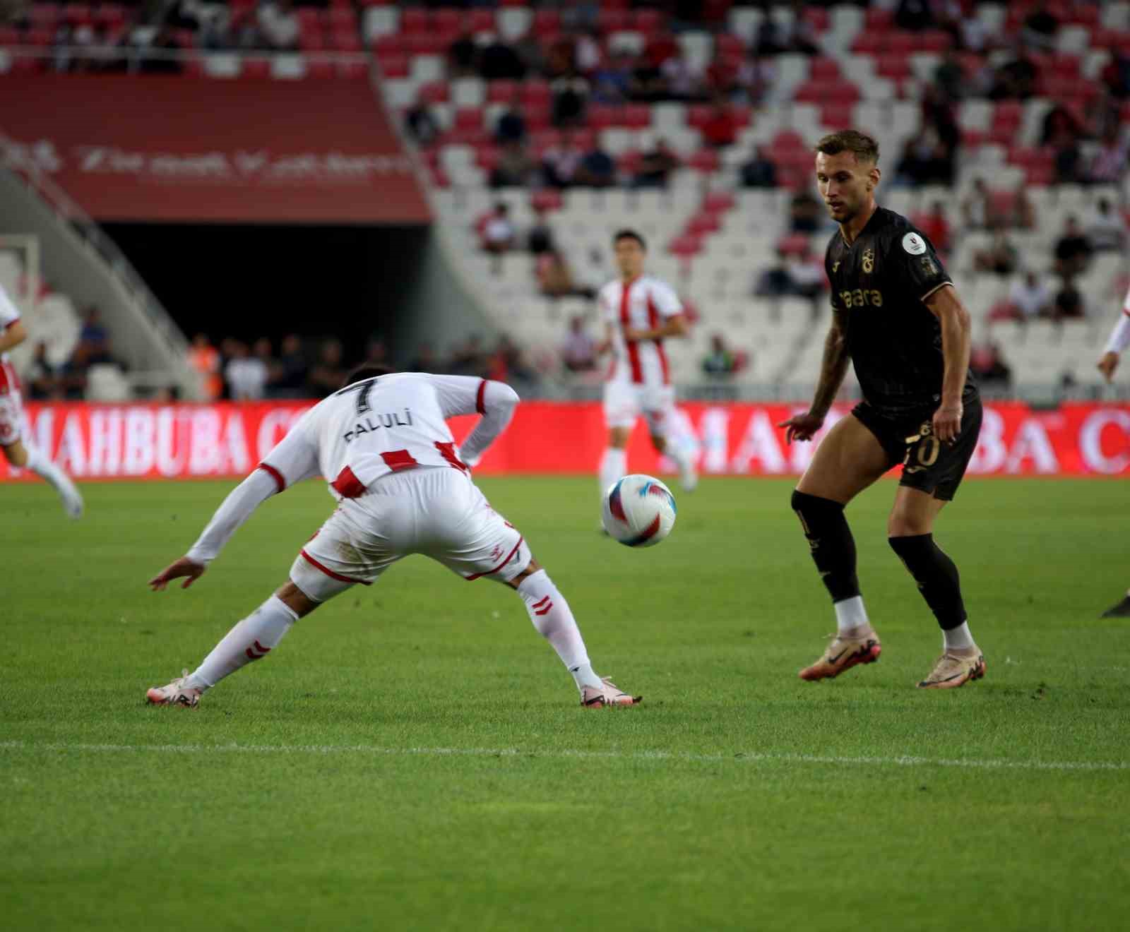 Trendyol Süper Lig: Sivasspor: 0 - Trabzonspor: 0 (İlk yarı)
