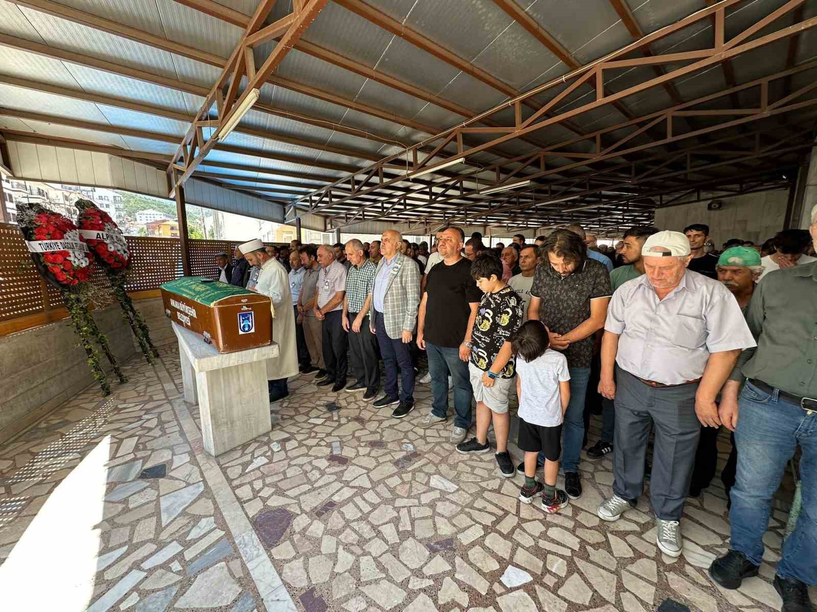 Kırgızistan’da tırmanış sırasında yaşamını yitiren dağcı Ankara’da defnedildi
