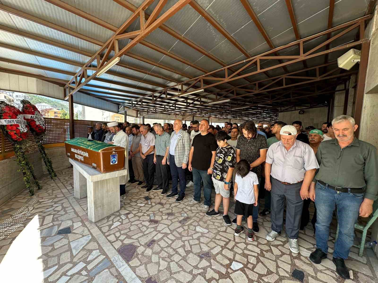 Kırgızistan’da tırmanış sırasında yaşamını yitiren dağcı Ankara’da defnedildi
