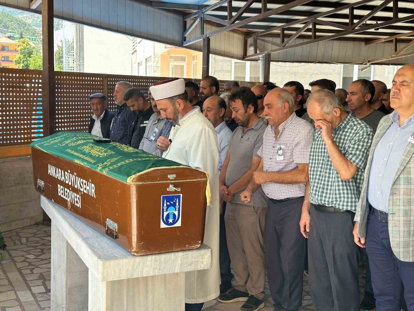 Kırgızistan’da tırmanış sırasında yaşamını yitiren dağcı Ankara’da defnedildi
