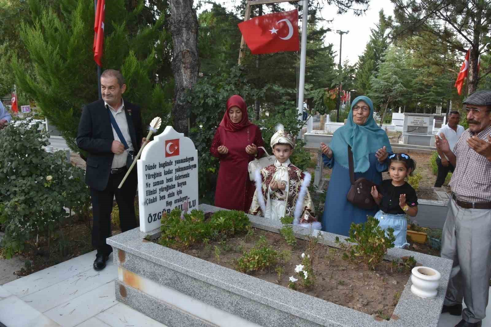 Vali Makas’tan şehit kardeşine sürpriz: Makam aracı sünnet arabası oldu
