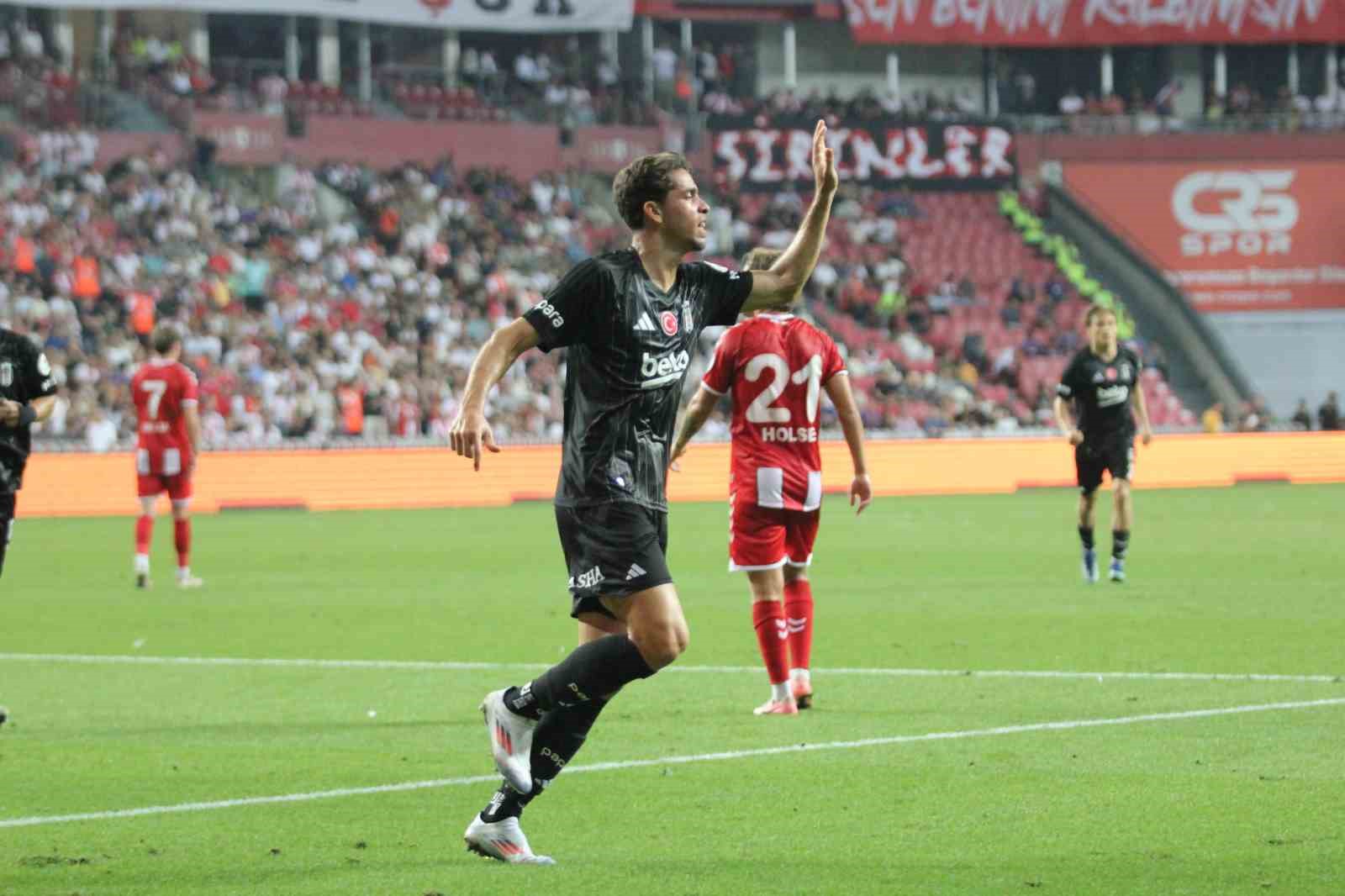 Trendyol Süper Lig: Samsunspor: 0 - Beşiktaş: 2 (İlk yarı)
