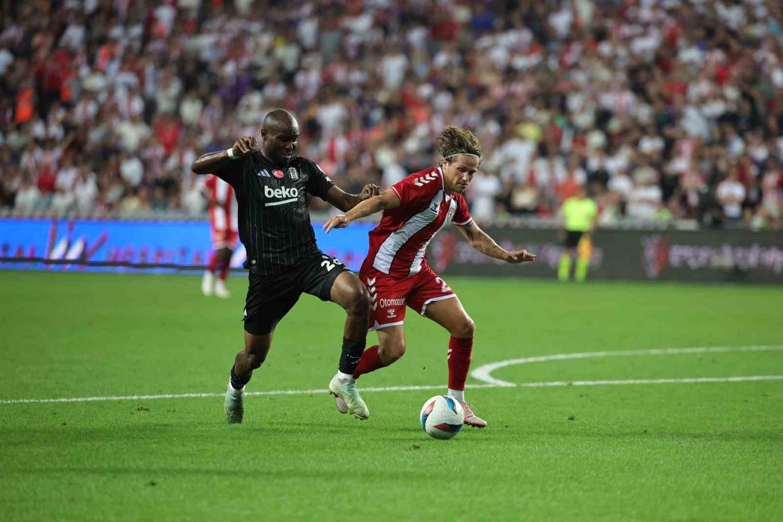 Trendyol Süper Lig: Samsunspor: 0 - Beşiktaş: 2 (İlk yarı)
