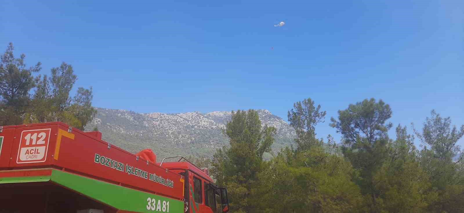 Mersin Bozyazı’da orman yangınına ekipler havadan ve karadan müdahale ediyor
