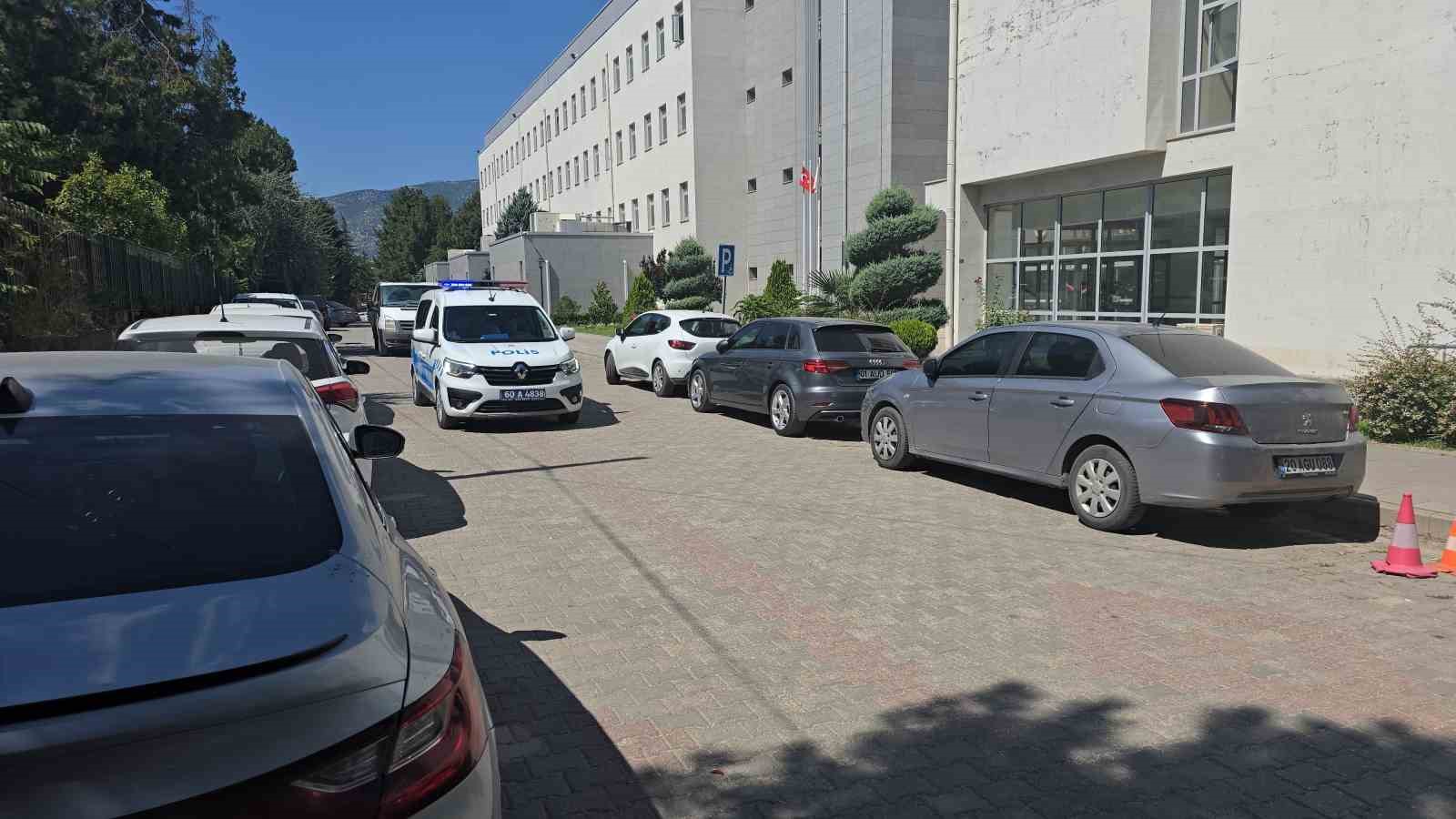 Üniversitede akademisyenlerin kavgası karakolda bitti
