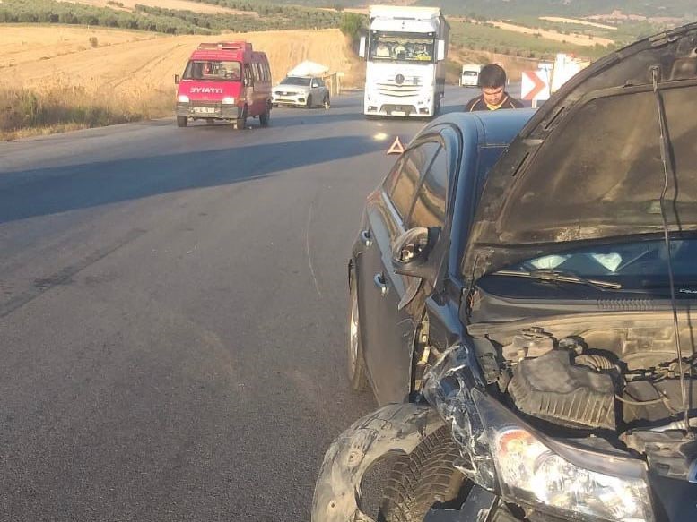 Bandırma-Çanakkale Yolu üzerindeki kaza trafiği aksattı
